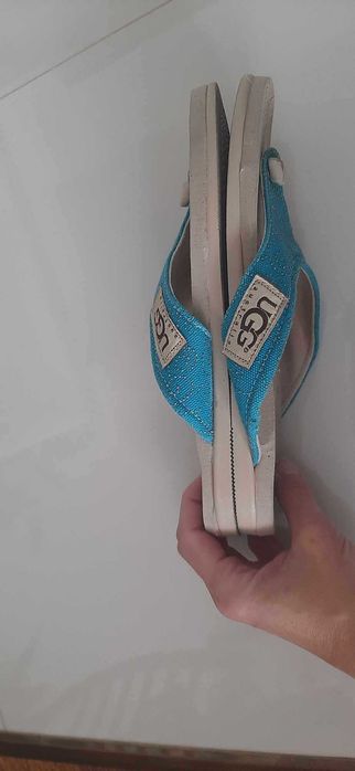 niebieskie japonki UGG