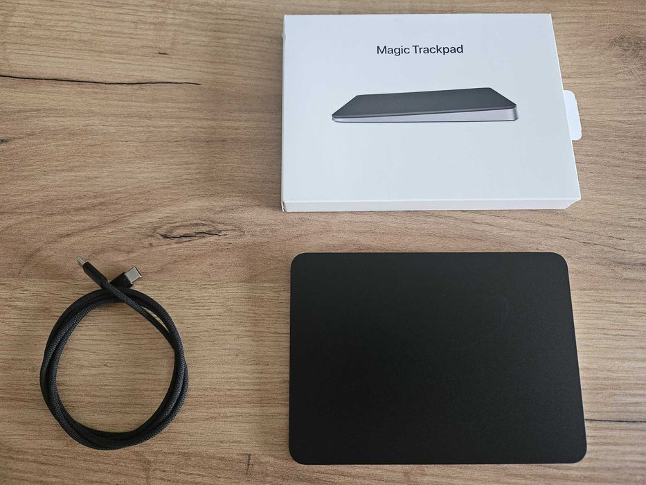 Apple Magic Trackpad [USB-C, model A3120] – czarny – idealny stan