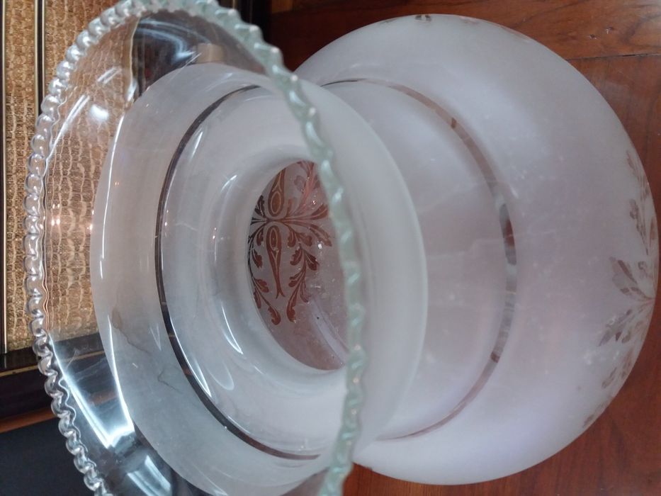 Globos e taça de vidro