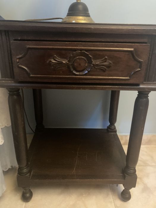 Mobília de quarto antiga com roupeiro 1