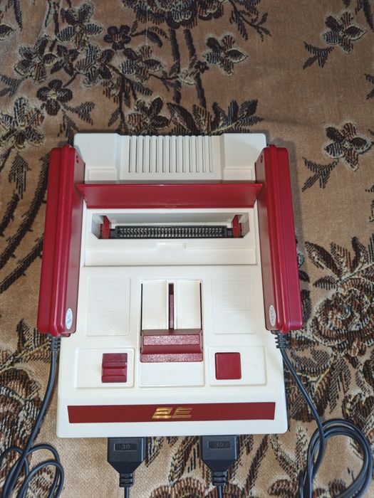 Игровая консоль (приставка) 8-bit