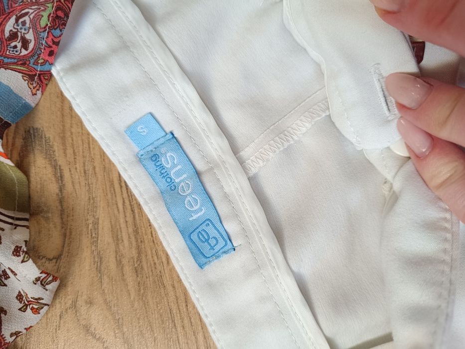 Białe eleganckie szorty spodenki r. S 36