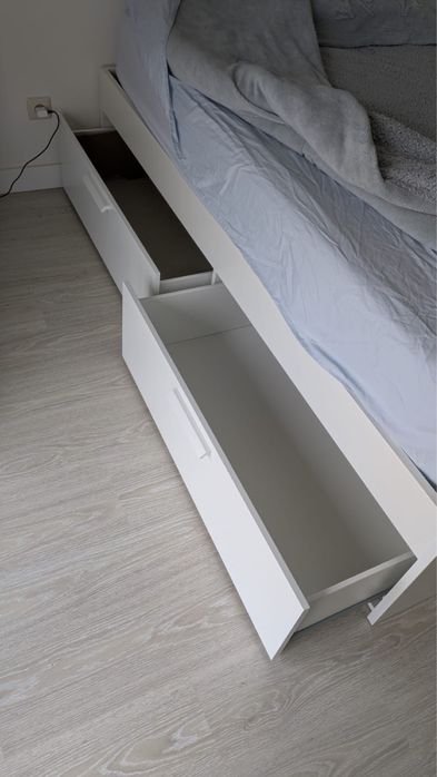 Cama IKEA Brimnes, praticamente nova