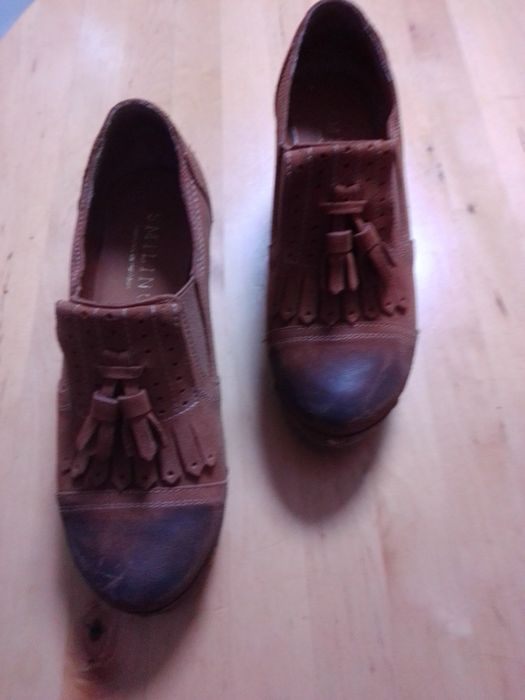 Sapatos de senhora em pele