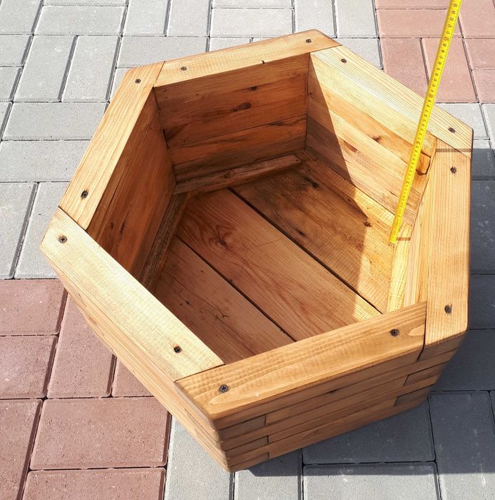 sześciokątna donica ogrodowa otwór  w środku  42 cm