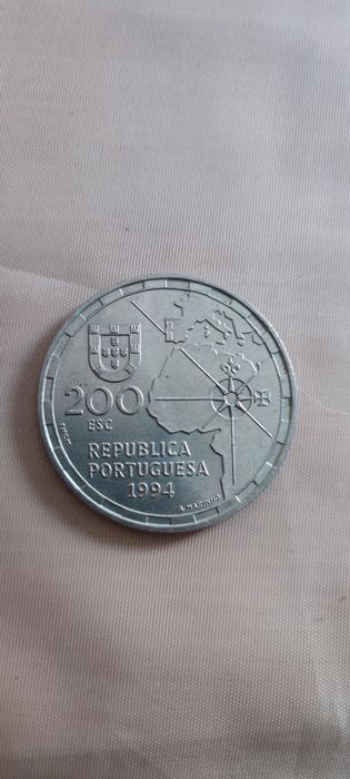 Lote 4 Moedas Escudos Portugal (250$00 / 200$00 / 100$00)