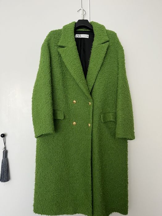 Sobretudo pelo encaracolado zara