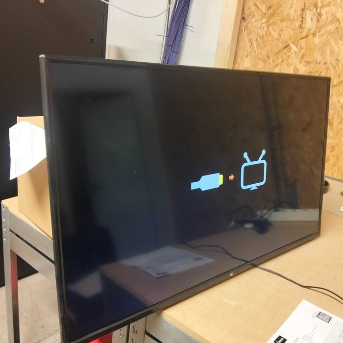 televisão da marca OK, modelo ODL 40660FP-DAB, de 40 polegadas