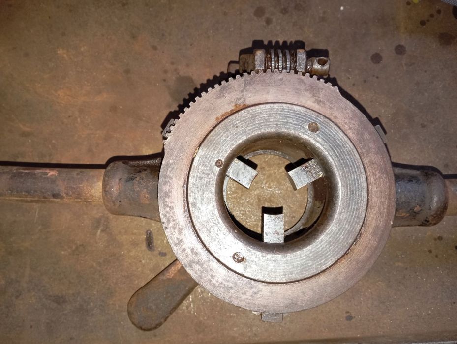 Клупп для нарезания резьбы