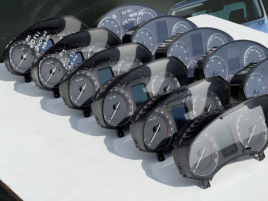 Приборка щиток панель приборов Skoda Octavia A5 VW Golf 5