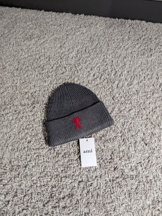 Шапка Ami  сіра / чорна