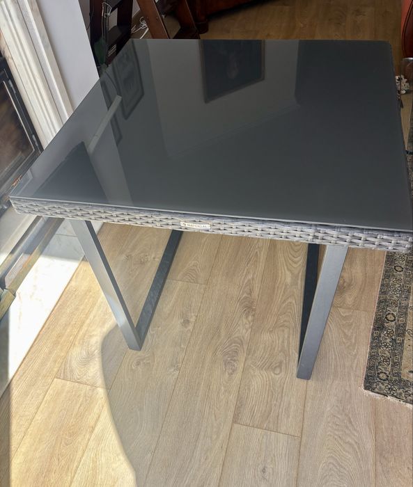 Mesa com duas cadeiras LeroyMerlin
