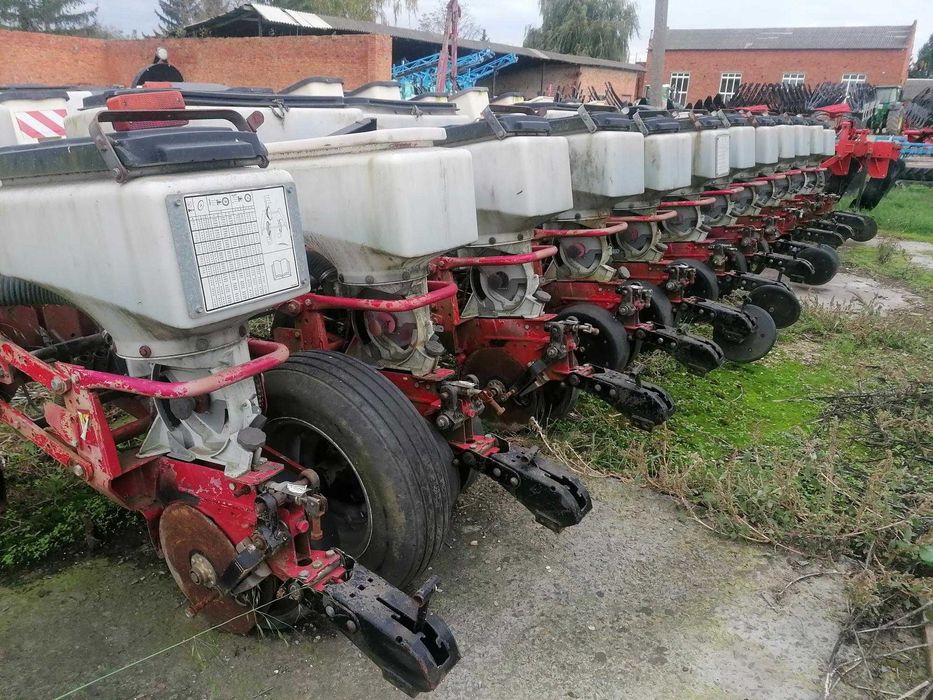 Сівалка для просапних культур Massey Ferguson 555 (12 рядкова)