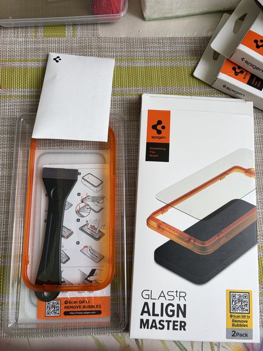 Стёкла и чехлы Spigen для iphone14,15,14pro