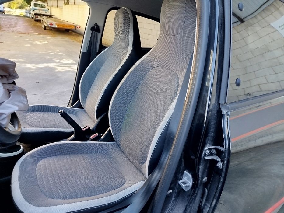 Conjunto de bancos RENAULT Twingo III (BCM_)