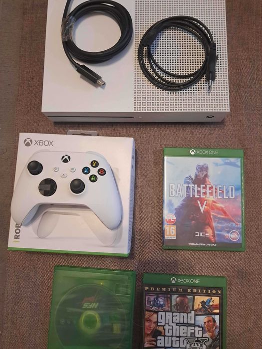 Xbox One S 1 TB + Pad Xbox Series + Gry
