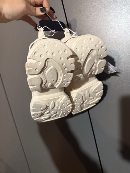 Кросівки жіночі 39р sinsay бежеві