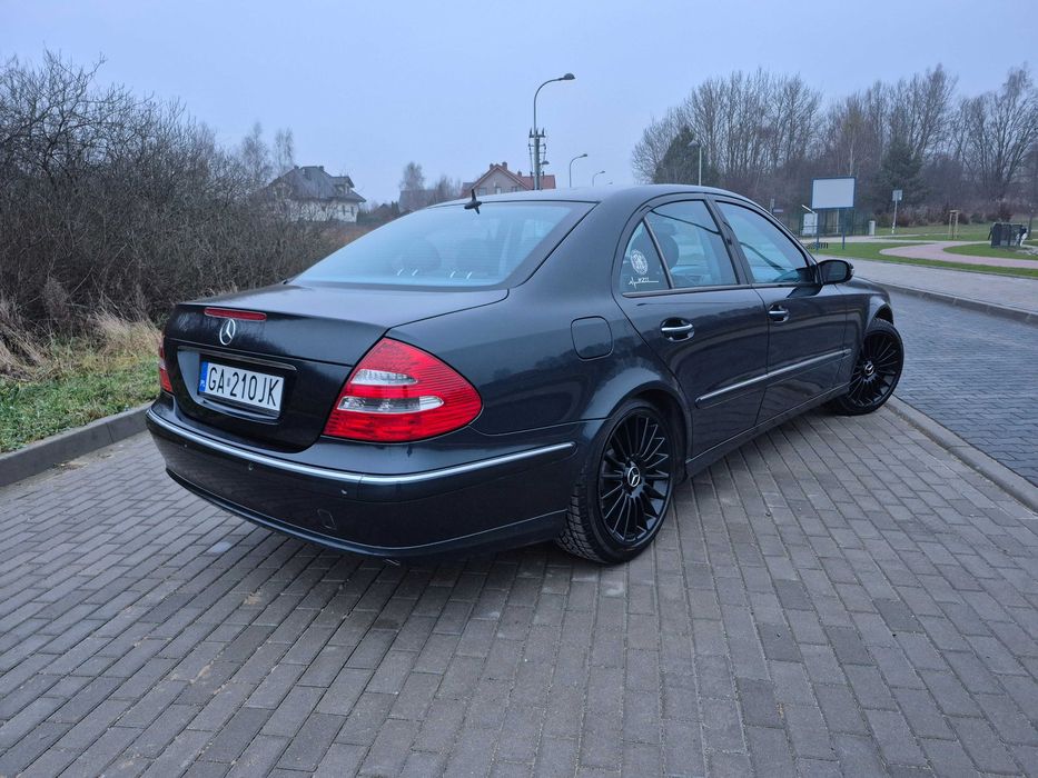 Mercedes-Benz W211 E240 Avantgarde 2.6 benz/gaz LPG zadbany