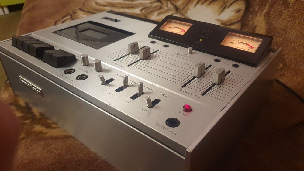 Odtwarzacz kasetowy Deck Unikat HK2000 wskazniki wychylowe!Na chodzie!