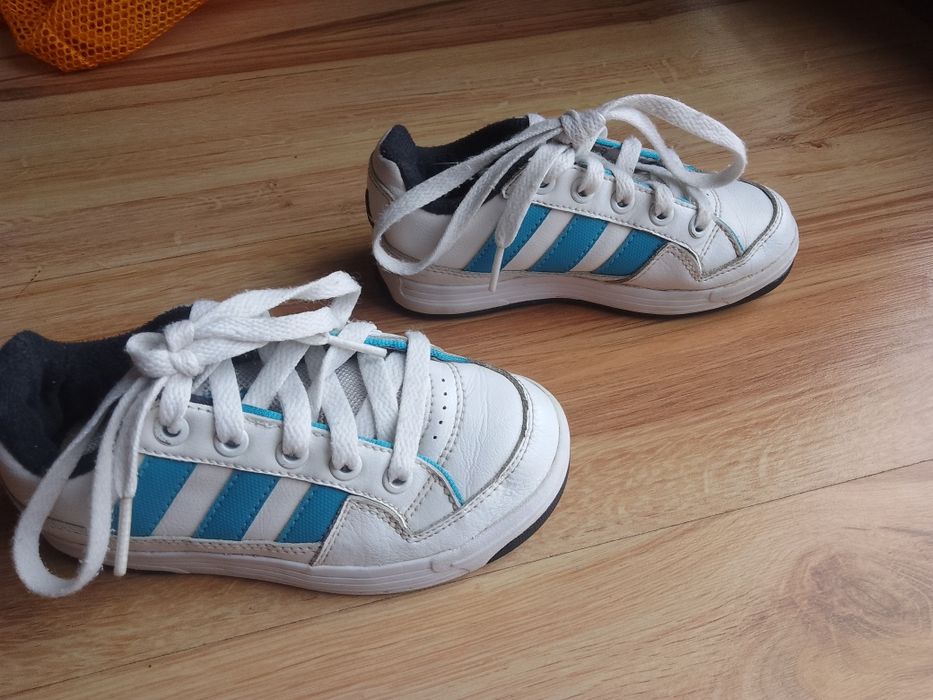 Buty sportowe Adidas – biało-niebieskie