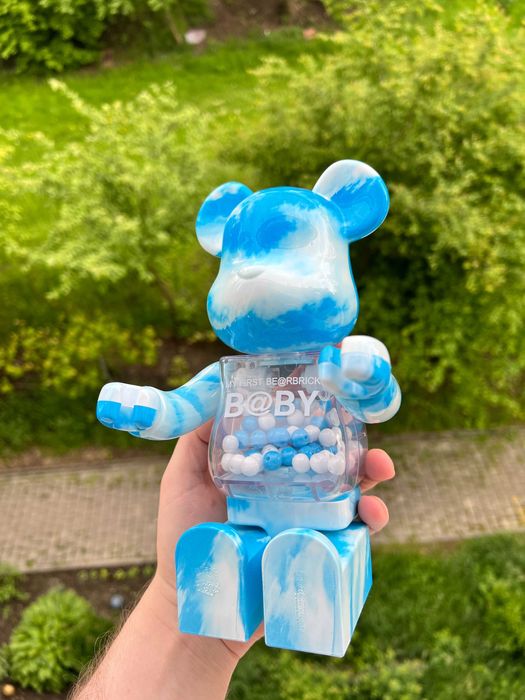 Фігурка Bearbrick BLUE SKY x400— дизайнерський арт-об’єкт 28 см
