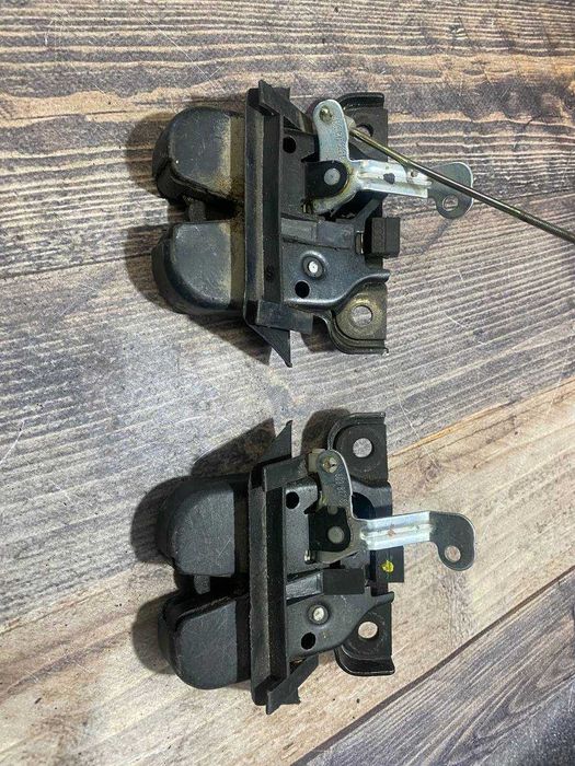 Замок кришки багажника Audi A4 B5 8D9827505A / 8D5827505 універсал седан