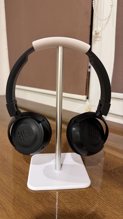 Продам  безпровідні накладні Bluetooth- навушники JBL T450BT