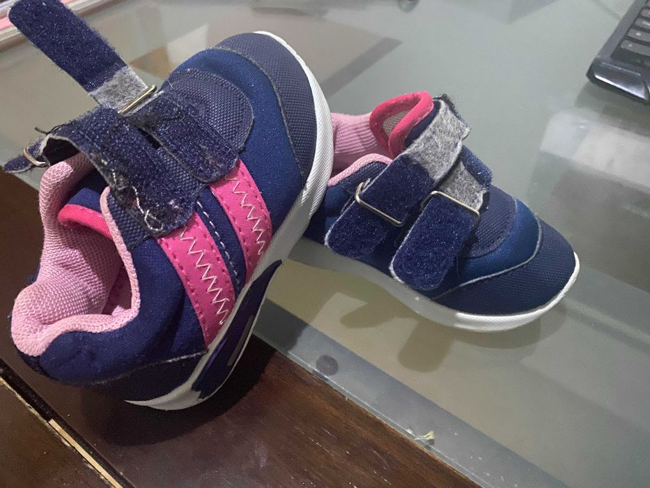 Girls'/Boys' Sneakers Size 20