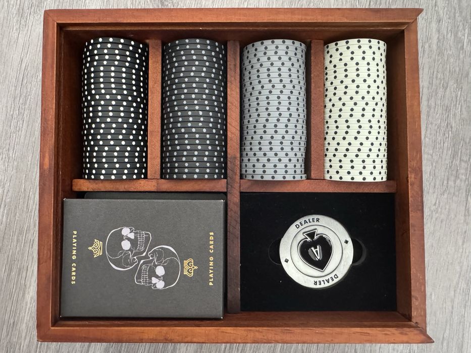 Преміальний набір для покеру Iron & Glory Wooden Poker Set