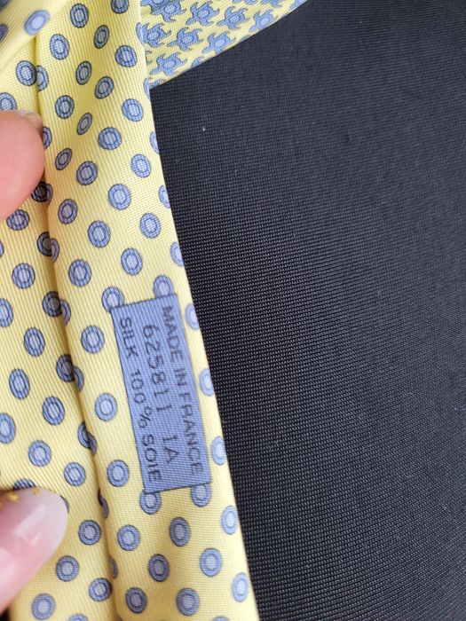 Hermés krawat jedwabny masełkowy