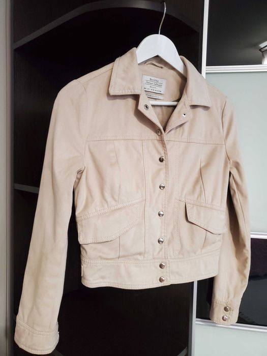 бежева куртка Bershka з колекції Premium Outerwear