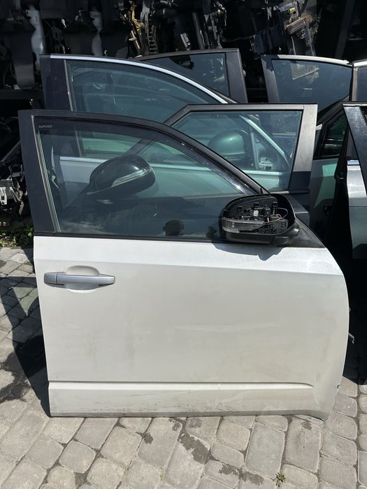 Двері передні, ліві праві Subaru Forester SH 2008-2012 Білий перламутр