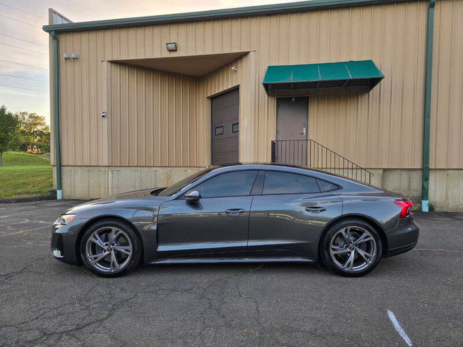 Audi e-tron GT      2022