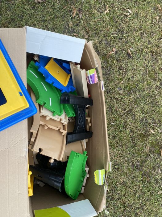 Tor samochodowy Wader z garażem i autkami