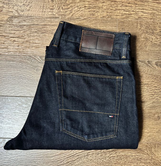Джинсы Tommy Hilfiger.