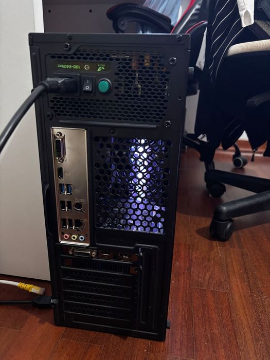 Pc gamer usado 
Componentes:
I3-10900k 
GTX 1050 ti
8gb RAM
1TB HDD
48