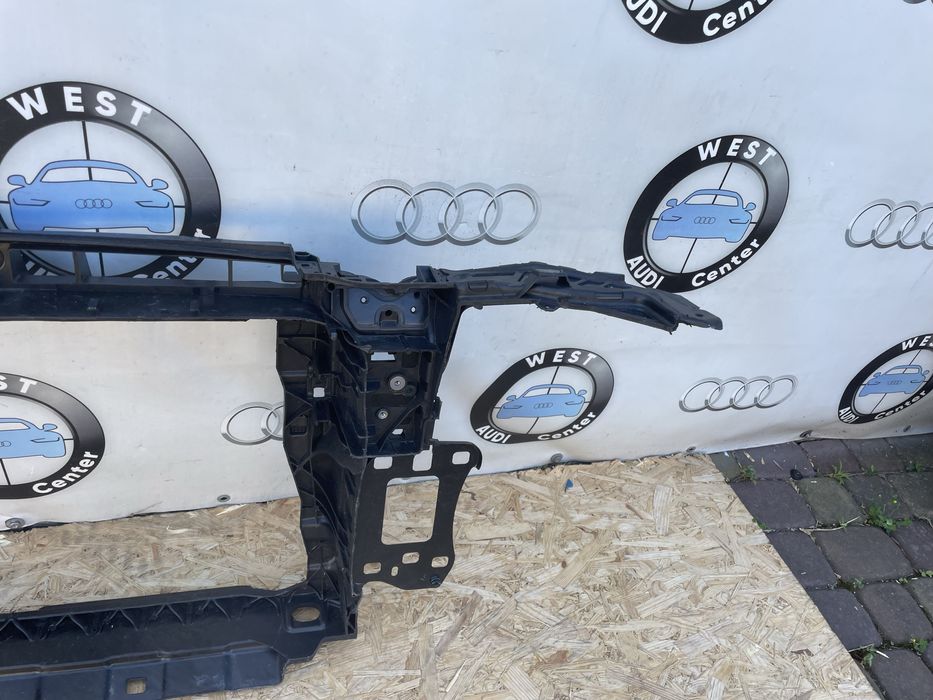 Установочна панель телевізор Ауді Q3 83A Передня панель