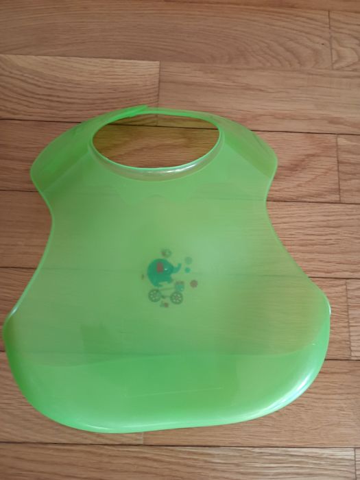 Babete de silicone para bebé  (nova)