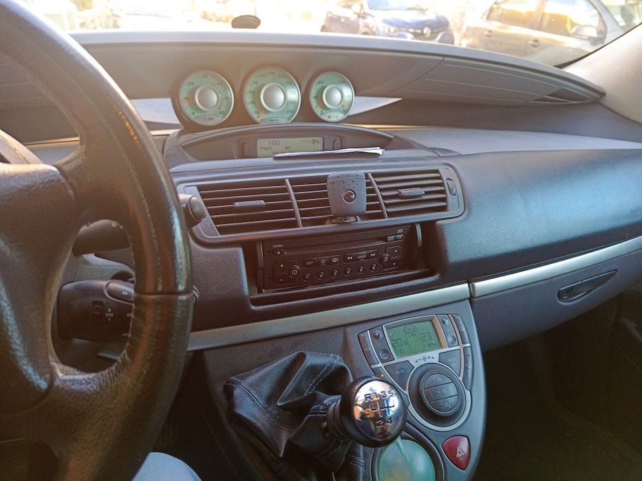 Peugeot 807 de 2003 em bom estado