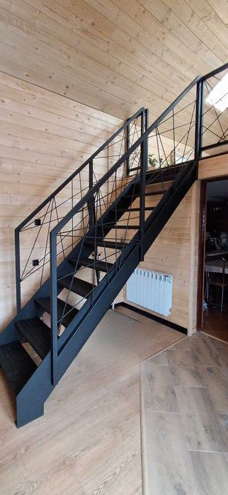 Schody belka centralna