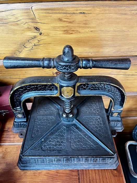 Antiga prensa livros manual