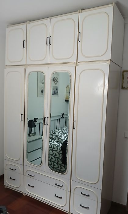 Vendo roupeiro  branco