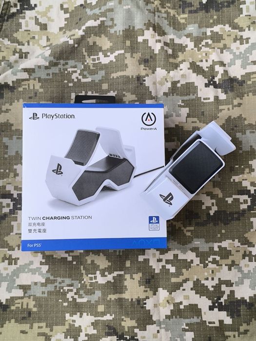 Зарядна станція для геймпадів Sony DualSense (PowerA)