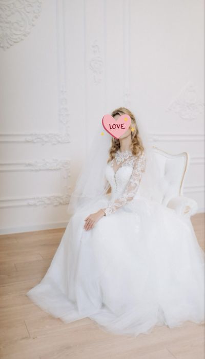 Дуже гарна весільна сукня