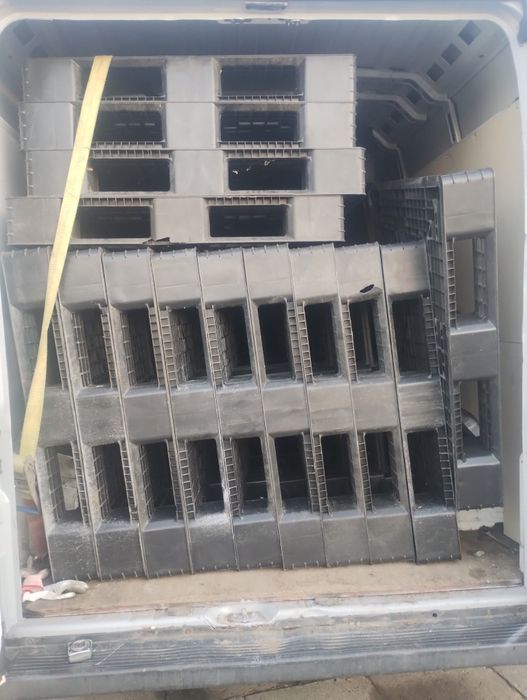 Palety plastikowe 110x110