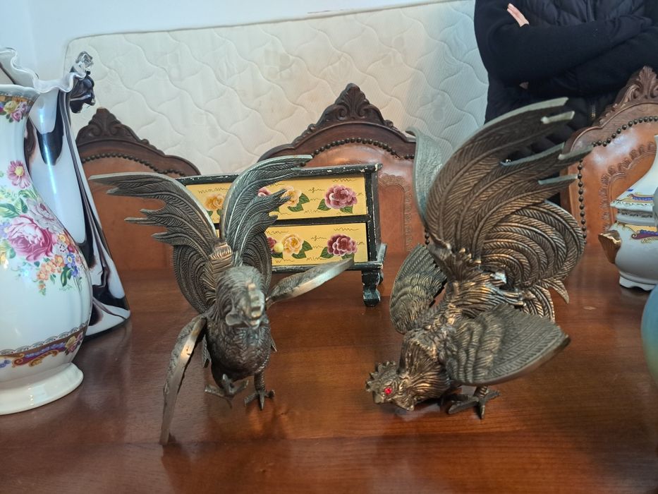 Par de galos de luta em metal anos 60