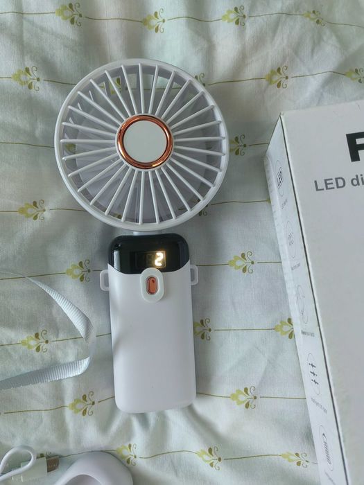 Mini Wiatrak 3w1 – biurkowy / ręczny / stojący