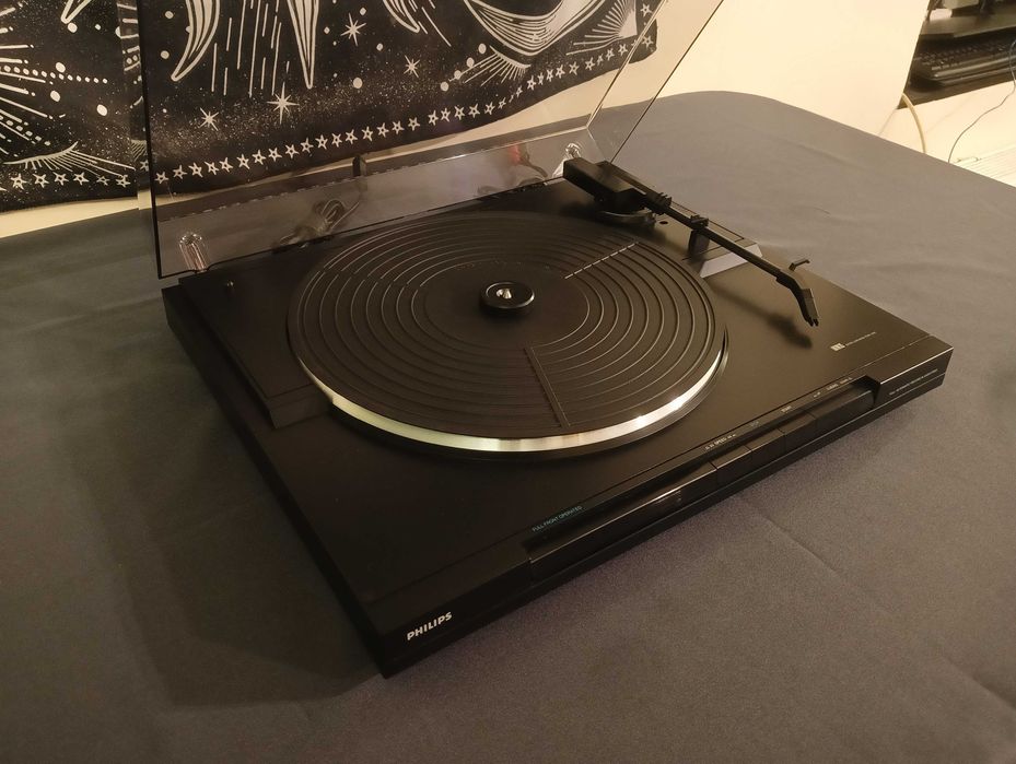 Gramofon PHILIPS FP563