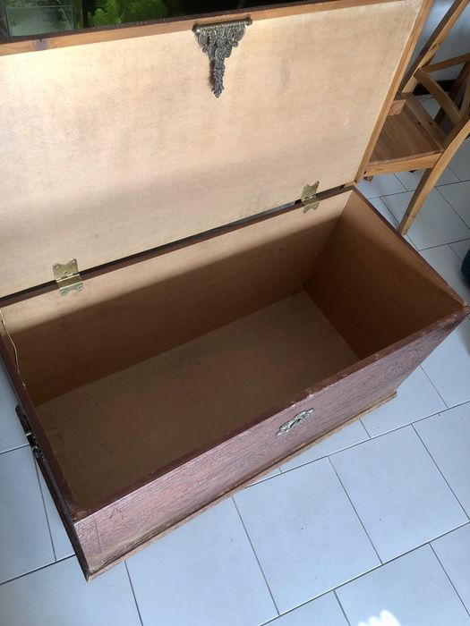 Arca com motivos asiáticos