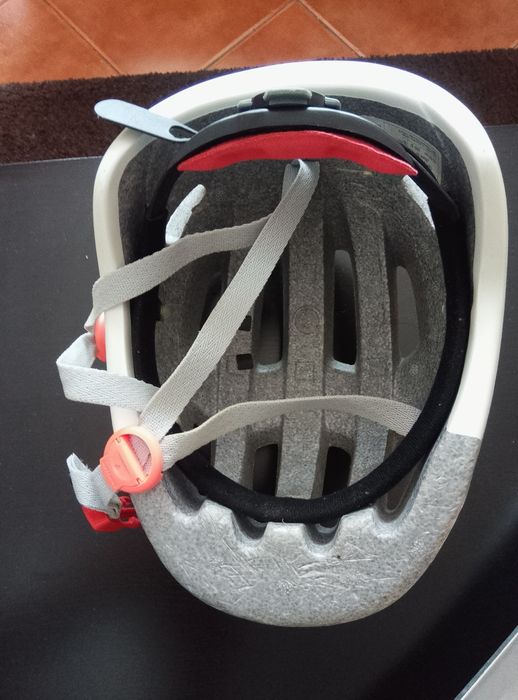 Capacete de senhora. Branco rosa.